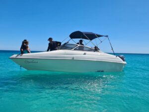 Curta as Belezas do Mar com a RS Boat. Agende seu Passeio de Lancha ou Jet Ski.
