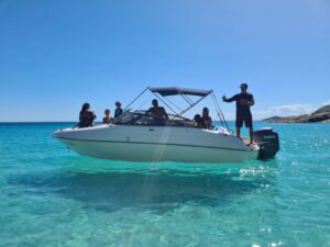 Aluguel de Lanchas com Marinheiro em Cabo Frio, Niterói e Rio de Janeiro