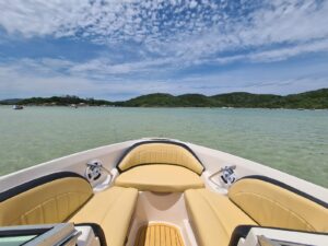 As lanchas da RS Boat estão sempre nas condições perfeitas para te proporcionar momentos inesquecíveis no mar.